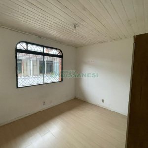 Casa com 176m², 2 dormitórios, 2 vagas, no bairro São José em Caxias do Sul para Comprar