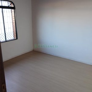 Casa com 176m², 2 dormitórios, 2 vagas, no bairro São José em Caxias do Sul para Comprar