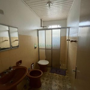 Casa com 176m², 2 dormitórios, 2 vagas, no bairro São José em Caxias do Sul para Comprar