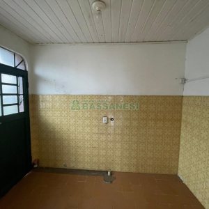 Casa com 176m², 2 dormitórios, 2 vagas, no bairro São José em Caxias do Sul para Comprar