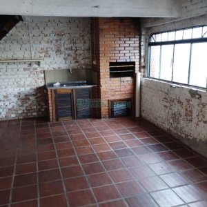 Casa com 176m², 2 dormitórios, 2 vagas, no bairro São José em Caxias do Sul para Comprar