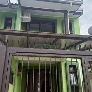 Sobrado com 75m², 2 dormitórios, 1 vaga, no bairro Desvio Rizzo em Caxias do Sul para Comprar