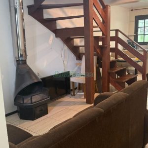 Sobrado com 75m², 2 dormitórios, 1 vaga, no bairro Desvio Rizzo em Caxias do Sul para Comprar