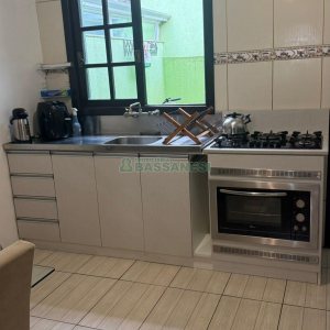 Sobrado com 75m², 2 dormitórios, 1 vaga, no bairro Desvio Rizzo em Caxias do Sul para Comprar