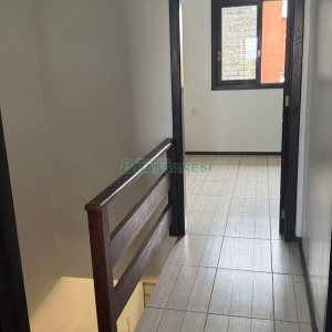 Sobrado com 75m², 2 dormitórios, 1 vaga, no bairro Desvio Rizzo em Caxias do Sul para Comprar