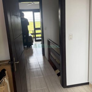 Sobrado com 75m², 2 dormitórios, 1 vaga, no bairro Desvio Rizzo em Caxias do Sul para Comprar