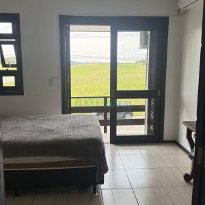 Sobrado com 75m², 2 dormitórios, 1 vaga, no bairro Desvio Rizzo em Caxias do Sul para Comprar