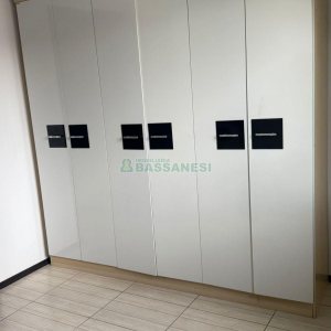 Sobrado com 75m², 2 dormitórios, 1 vaga, no bairro Desvio Rizzo em Caxias do Sul para Comprar