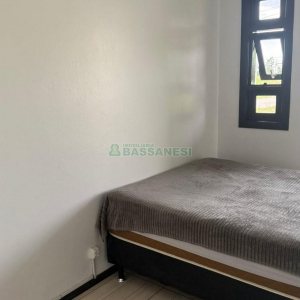 Sobrado com 75m², 2 dormitórios, 1 vaga, no bairro Desvio Rizzo em Caxias do Sul para Comprar