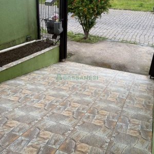 Sobrado com 75m², 2 dormitórios, 1 vaga, no bairro Desvio Rizzo em Caxias do Sul para Comprar