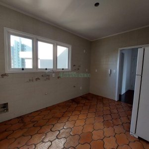 Apartamento com 150m², 3 dormitórios, 3 vagas, no bairro Exposição em Caxias do Sul para Alugar