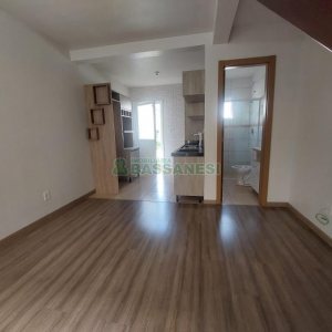 Sobrado com 90m², 2 dormitórios, 1 vaga, no bairro São Luiz em Caxias do Sul para Comprar