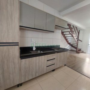 Sobrado com 90m², 2 dormitórios, 1 vaga, no bairro São Luiz em Caxias do Sul para Comprar