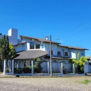 Casa Mobiliada com 320m², 3 dormitórios, 3 vagas, no bairro Vinhedos em Caxias do Sul para Alugar