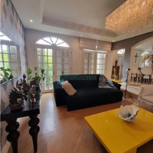 Casa Mobiliada com 320m², 3 dormitórios, 3 vagas, no bairro Vinhedos em Caxias do Sul para Alugar