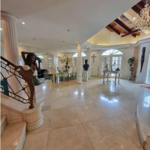 Casa Mobiliada com 320m², 3 dormitórios, 3 vagas, no bairro Vinhedos em Caxias do Sul para Alugar