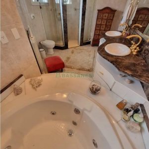 Casa Mobiliada com 320m², 3 dormitórios, 3 vagas, no bairro Vinhedos em Caxias do Sul para Alugar