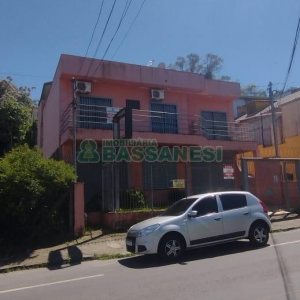 Casa com 126m², 2 dormitórios, 2 vagas, no bairro Rio Branco em Caxias do Sul para Comprar