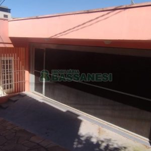 Casa com 126m², 2 dormitórios, 2 vagas, no bairro Rio Branco em Caxias do Sul para Comprar