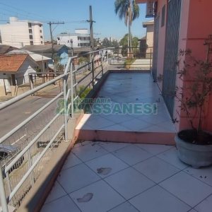 Casa com 126m², 2 dormitórios, 2 vagas, no bairro Rio Branco em Caxias do Sul para Comprar