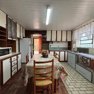 Casa Mobiliada com 140m², 3 dormitórios, 2 vagas, no bairro São Cristóvão em Caxias do Sul para Alugar