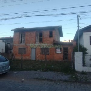 Casa com 230m², 3 dormitórios, 1 vaga, no bairro Pioneiro em Caxias do Sul para Comprar