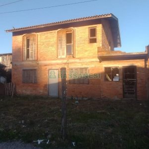 Casa com 230m², 3 dormitórios, 1 vaga, no bairro Pioneiro em Caxias do Sul para Comprar