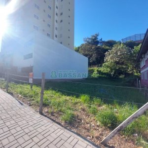 Terreno, no bairro São Leopoldo em Caxias do Sul para Comprar