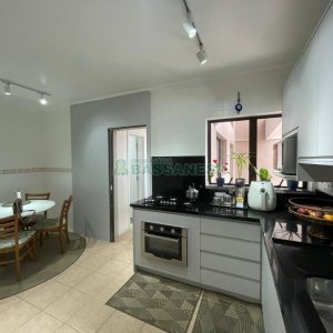 Apartamento com 132m², 3 dormitórios, 2 vagas, no bairro São Pelegrino em Caxias do Sul para Comprar