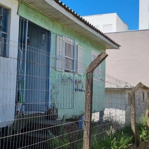 Casa com 100m², 4 dormitórios, 1 vaga, no bairro Nossa Senhora de Fátima em Caxias do Sul para Comprar