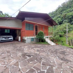 Casa com 290m², 4 dormitórios, 1 vaga, no bairro Galópolis em Caxias do Sul para Comprar