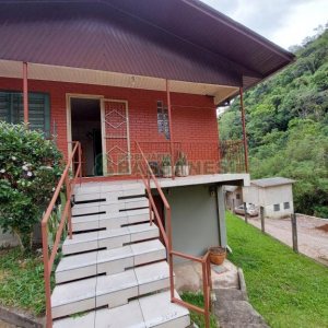 Casa com 290m², 4 dormitórios, 1 vaga, no bairro Galópolis em Caxias do Sul para Comprar