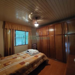 Casa com 290m², 4 dormitórios, 1 vaga, no bairro Galópolis em Caxias do Sul para Comprar