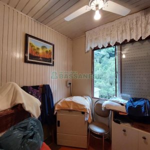 Casa com 290m², 4 dormitórios, 1 vaga, no bairro Galópolis em Caxias do Sul para Comprar