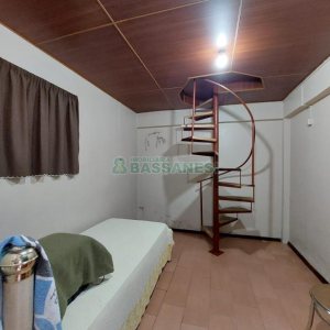 Casa com 290m², 4 dormitórios, 1 vaga, no bairro Galópolis em Caxias do Sul para Comprar