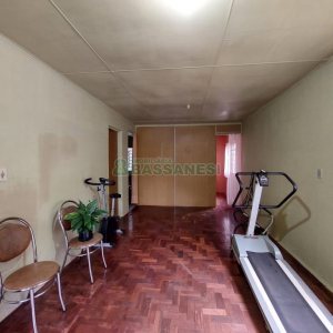 Casa com 290m², 4 dormitórios, 1 vaga, no bairro Galópolis em Caxias do Sul para Comprar