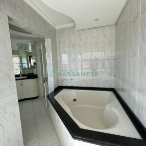 Apartamento com 119m², 4 dormitórios, 2 vagas, no bairro Pio X em Caxias do Sul para Comprar