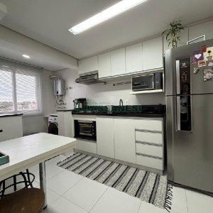 Apartamento com 85m², 2 dormitórios, 2 vagas, no bairro Sagrada Família em Caxias do Sul para Comprar