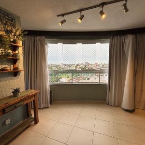 Apartamento com 85m², 2 dormitórios, 2 vagas, no bairro Sagrada Família em Caxias do Sul para Comprar