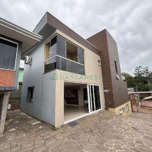 Casa Mobiliada com 180m², 3 dormitórios, 2 vagas, no bairro Desvio Rizzo em Caxias do Sul para Alugar