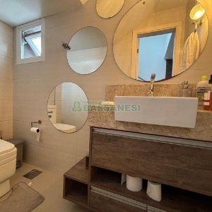 Casa Mobiliada com 180m², 3 dormitórios, 2 vagas, no bairro Desvio Rizzo em Caxias do Sul para Alugar