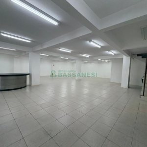 Loja com 487m², no bairro Villagio Iguatemi em Caxias do Sul para Alugar ou Comprar