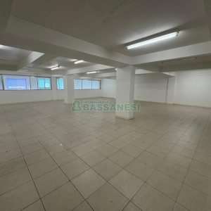 Loja com 487m², no bairro Villagio Iguatemi em Caxias do Sul para Alugar ou Comprar