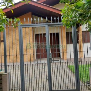 Casa com 266m², 3 dormitórios, 4 vagas, no bairro Panazzolo em Caxias do Sul para Comprar