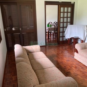 Casa com 266m², 3 dormitórios, 4 vagas, no bairro Panazzolo em Caxias do Sul para Comprar