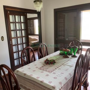 Casa com 266m², 3 dormitórios, 4 vagas, no bairro Panazzolo em Caxias do Sul para Comprar