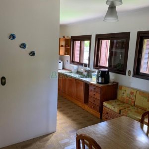 Casa com 266m², 3 dormitórios, 4 vagas, no bairro Panazzolo em Caxias do Sul para Comprar