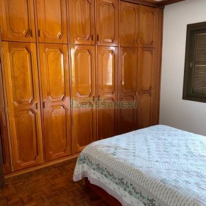 Casa com 266m², 3 dormitórios, 4 vagas, no bairro Panazzolo em Caxias do Sul para Comprar