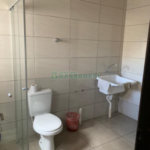 Casa com 266m², 3 dormitórios, 4 vagas, no bairro Panazzolo em Caxias do Sul para Comprar