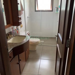 Casa com 266m², 3 dormitórios, 4 vagas, no bairro Panazzolo em Caxias do Sul para Comprar